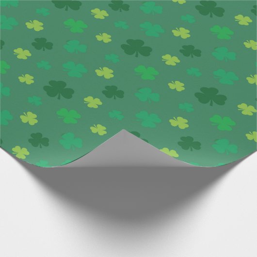 Green Shamrock Pattern St Patricks Day Cadeaupapier (Hoek)