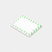 Green Shamrock Pattern Stickies Post-it® Notes (Schuin)