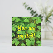 Green Shamrock St Patrick's Day Invitation Kaart (Staand voorkant)