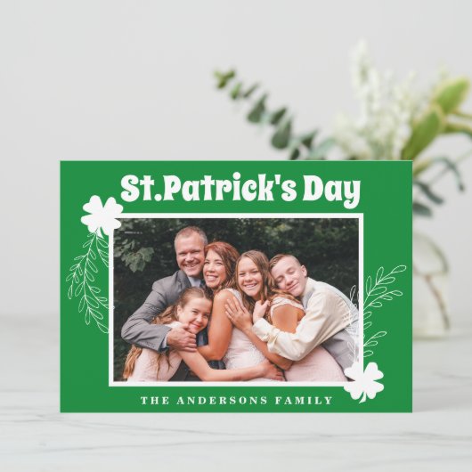 Green Shamrock St patricks day Photo Holiday Card Feestdagenkaart (Staand voorkant)