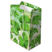 Green Shamrock St Patrick's iPhone 5 Hoesje-Mate Medium Cadeauzakje (Achterkant Gekanteld)