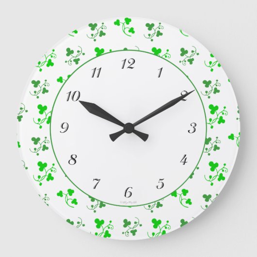 Green Shamrocks  Black Numbers Wall Clock Grote Klok (Voorkant)