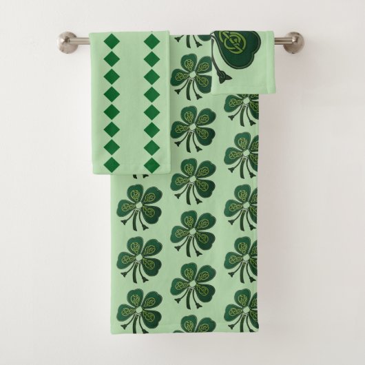 Green Shamrocks Diamonds 2025 Bad Handdoek (Insitu)