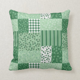 Green Shamrocks Faux Patchwork Pattern Pillow Kussen