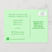 Green Shamrocks Gold Wedding Invitation Briefkaart (Achterkant)