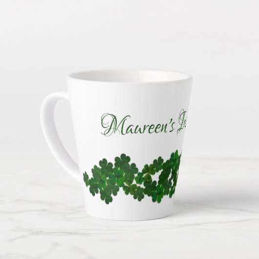 Green Shamrocks Irish Latté Mok gepersonaliseerd (Linkerhoek)