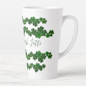 Green Shamrocks Irish Latté Mok gepersonaliseerd (Rechts)