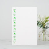 Green Shamrocks Pattern Stationery Briefpapier (Staand voorkant)