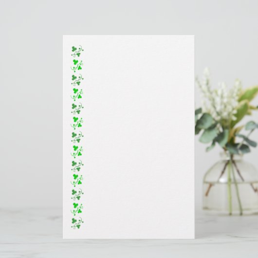 Green Shamrocks Pattern Stationery Briefpapier (Staand voorkant)