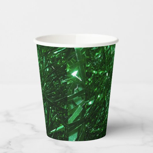 green shiny christmas tree leaves papieren bekers (Links)