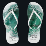 Green Silver Bridesmaid Favor Monogram Flip Flop<br><div class="desc">U zult van deze smaragdgroene waterverf achtergrond met groen en zilver geometrisch lijst met zilveren glittertexturen houden. Geweldig voor je bruiloft.</div>