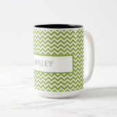 Green Simple Chevron Two-Tone Coffee-Mok Tweekleurige Koffiemok (Voorkant rechts)