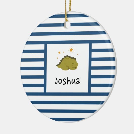 Green Sleepy Baby Dino | Donkere blauwe strepe mod Keramisch Ornament (Links)