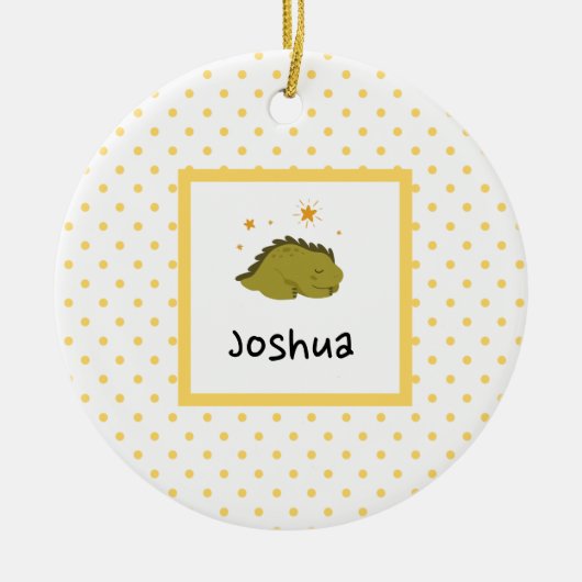 Green Sleepy Baby Dino | Gele poka dot Modern Keramisch Ornament (Voorkant)