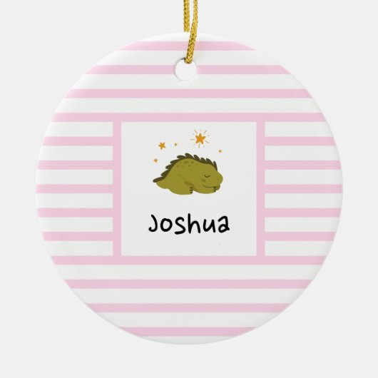 Green Sleepy Baby Dino | Roze band Modern Keramisch Ornament (Voorkant)