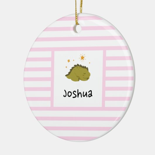 Green Sleepy Baby Dino | Roze band Modern Keramisch Ornament (Links)