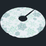 Green Snowflake Pattern Kerstboom Rok<br><div class="desc">Elegant kerstboomrok met wintersneeuwvlokpatroon in groene munt en smarald. Traditioneel,  klassiek ontwerp met modern kleurenpalet.</div>