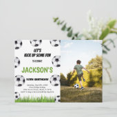 Green Soccer Birthday Invitations met foto Kaart (Staand voorkant)