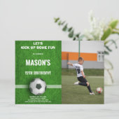 Green Soccer Birthday Invitations met foto Kaart (Staand voorkant)