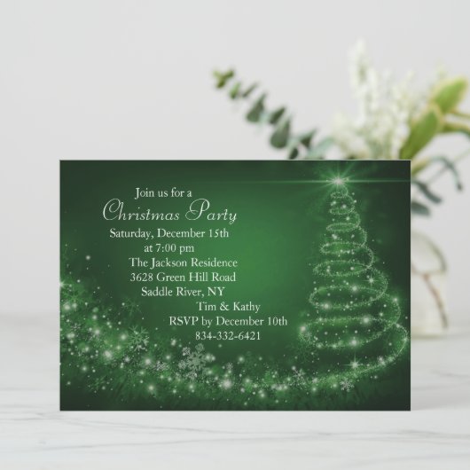 Green Sparkle Christmas Tree Party Uitnodiging (Staand voorkant)