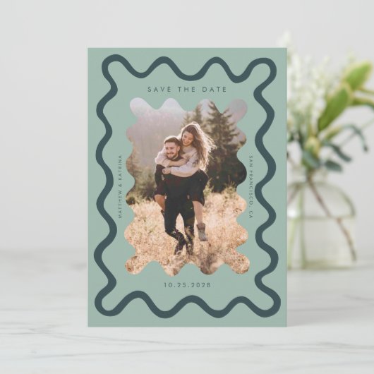 Green Squiggly Wavy Lijst Wedding Save The Date (Staand voorkant)