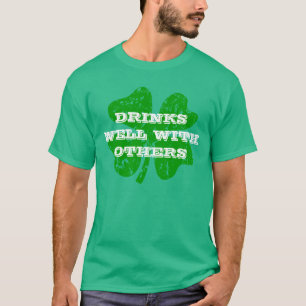 Green St Patricks Day Drinken goed met anderen T-shirt