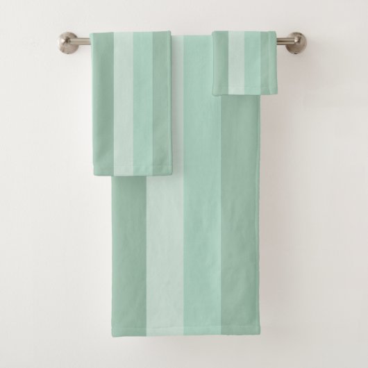 Green Striped Ombre Bad Handdoek (Insitu)