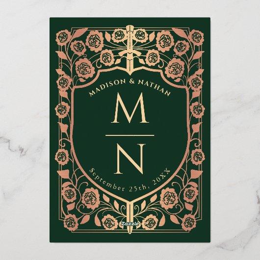 Green Sword Shield middeleeuwse monogram bruiloft Folie Uitnodiging (Achterkant)