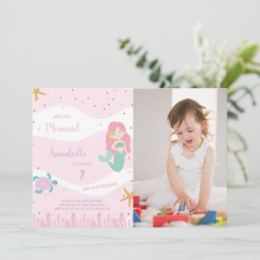 Green Tail Zeemeermin Verjaardag Uitnodiging met F (Staand voorkant)