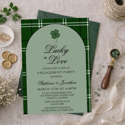 Green Tartan Plaid Lucky in Love Engagement Party Kaart