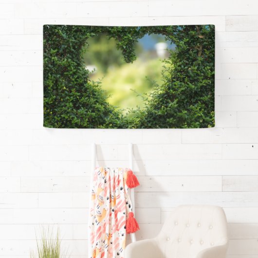 Green Topiary Heart Spandoek (Insitu)