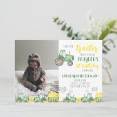 Green Tractor Birthday Photo Invitation Kaart (Staand voorkant)