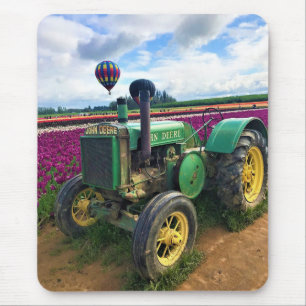 Green Tractor in Tulip Field, Oregon Muismat
