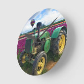 Green Tractor in Tulip Field, Oregon Ronde Klok (Hoek)