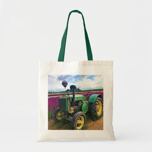 Green Tractor in Tulip Field, Oregon Tote Bag (Voorkant)