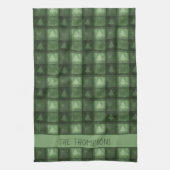 Green Tree Plaid With Custom Family Name Christmas Theedoek (Verticaal)
