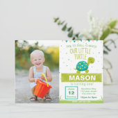 Green Turtle Birthday Uitnodiging met foto (Staand voorkant)