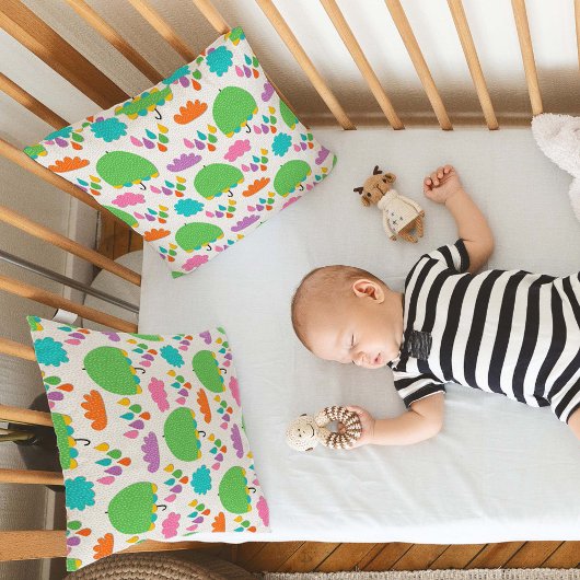 Green Umbrellas with Clouds and Raindrops Kussen