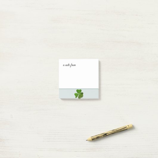 Green Vier Leaf Clover Post-it® Notes (Op bureau)