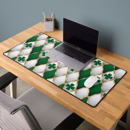 GREEN WHITE GOLD IRISH TUFTED LOOK SHAMROCKS BUREAUMAT (Kantoor 2)