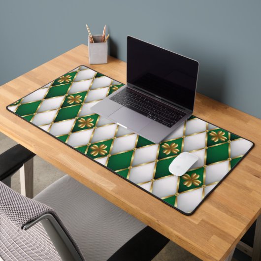GREEN WHITE GOLD IRISH TUFTED LOOK SHAMROCKS BUREAUMAT (Kantoor 2)