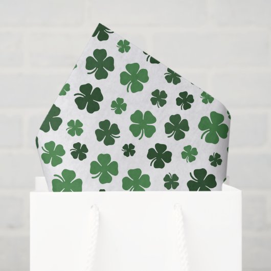 Green white Saint Patrick's Day shamrocks Tissuepapier (Cadeauzakje)