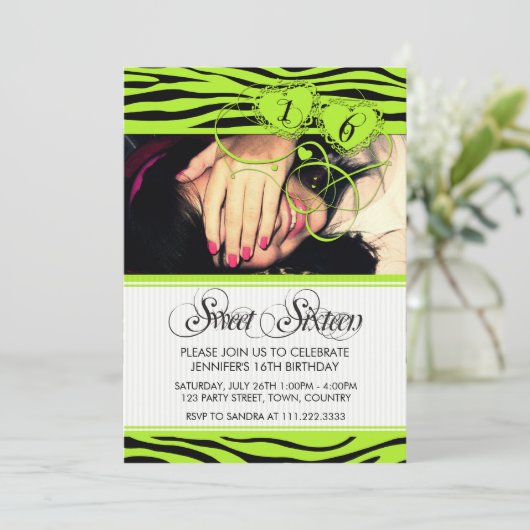 GREEN WITTE TRENDY ZEBRA AFDRUKSWEET SIXTEEN KAART (Staand voorkant)