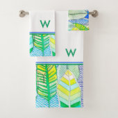 Green Yellow Cute Modern Tropical Boho Monogram Bad Handdoek (Insitu)