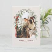 Greenery Arch & Bow Elegant Ivoor Foto Kerstmis Feestdagenkaart (Staand voorkant)
