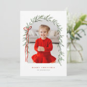 Greenery Arch & Bow Elegant Script Foto Kerstmis Feestdagenkaart (Staand voorkant)