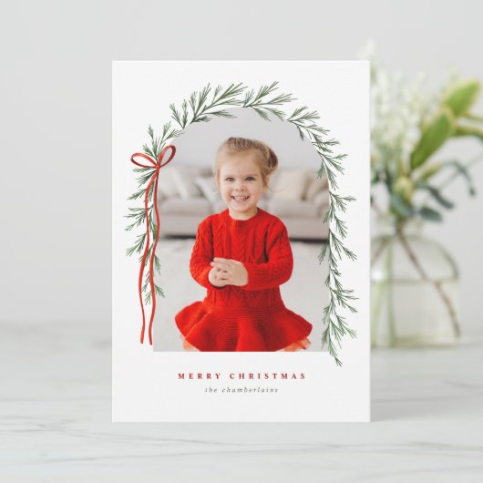 Greenery Arch & Bow Elegant Script Foto Kerstmis Feestdagenkaart (Staand voorkant)
