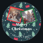 Greenery Christmas Monogram Foto Ronde Sticker<br><div class="desc">Greenery Christmas Monogram Foto. Vrolijk kerstcadeau voor je familie. Groen ontwerp,  aangepaste foto en familienaam. (Foto afbeelding door Vecteezy)</div>