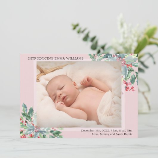 Greenery Holly Bouquet Foto Holiday Pink Birth Aankondiging (Staand voorkant)
