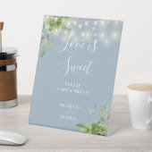 Greenery Lights Dusty Blue Love Is Sweet Favors Reclamebord Met Voetstuk (Insitu)